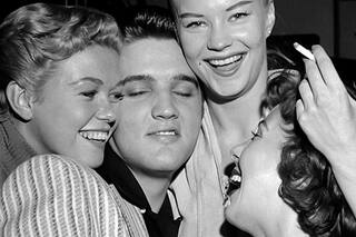Elvis Presley: su carrera, su fragilidad anímica, su malvado manager y su trágico final