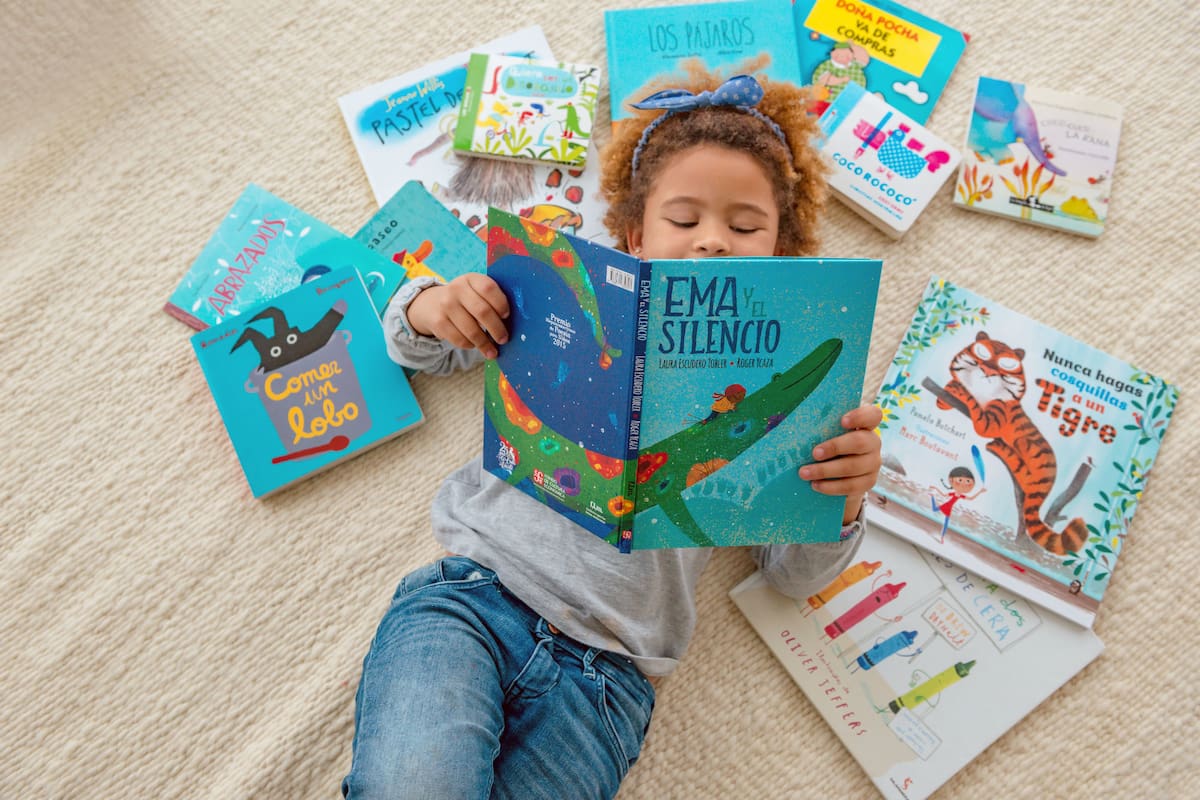 Ema y el silencio, uno de los bellísimos libros ilustrados recomendados para leer con los chicos en casa