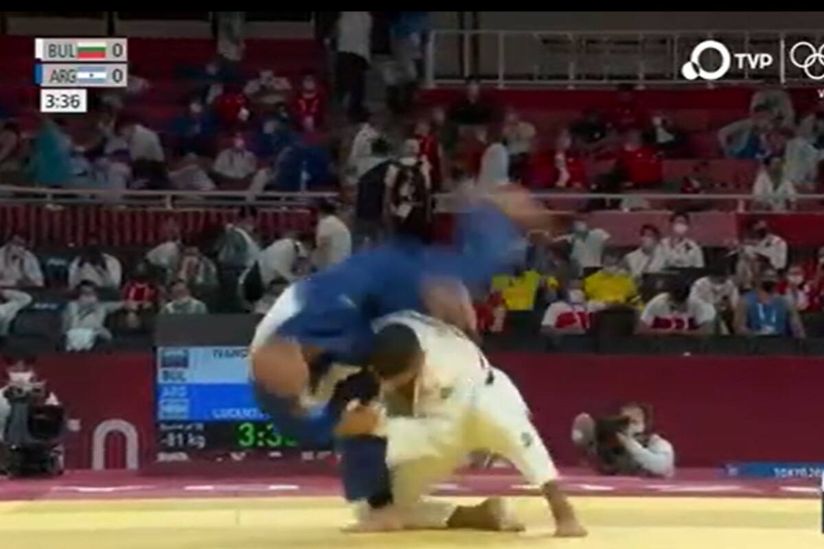 Emanuel Lucenti, en el momento en que es dominado por el búlgaro Ivanov y pierde por Ippon