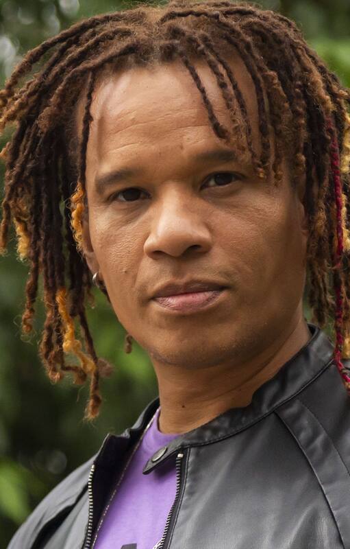 Emanuel Ntaka habló de cómo lo marcó la historia de su padre, de su paso por Mambrú y de los proyectos artísticos que está realizando