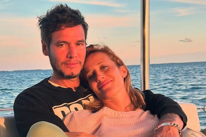 Emanuel Ortega y Julieta Prandi mantienen una relación desde 2020. "Me hace bien" es un tema que el cantante escribió en 2023 inspirado en la modelo y actriz