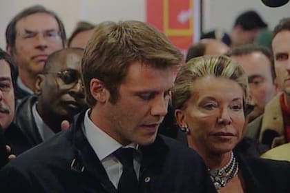 Emanuele Filiberto de Saboya y su madre, la princesa Marina, en el documental de Netflix sobre Vittorio Emanuele. “Mi padre es el hijo del rey”, señala el integrante más mediático de la familia