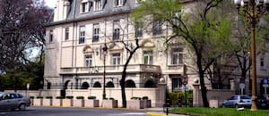La decisión de Gran Bretaña que elimina un beneficio especial para sus diplomáticos en Buenos Aires