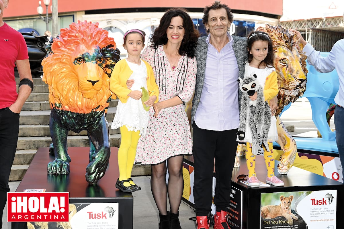 Embajador de una ONG dedicada a la conservación de la vida silvestre en África desde hace treinta años, el Stone develó su trabajo en el Día del León. Lo acompañaron su mujer, Sally, quien también intervino una escultura, y sus mellizas, Alice y Gracie.