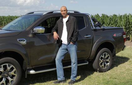 Embajador. Renault también festejó el primer año de la Alaskan con el gran Emanuel Ginóbili