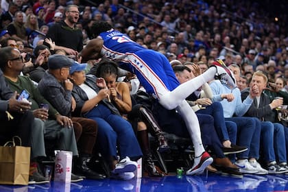 Embiid parece estar de vuelta a su mejor forma, pero los 76ers van con cautela