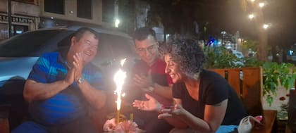 Emerenciano Sena, César Sena y Marcela Acuña festejarán el cumpleaños de César juntos