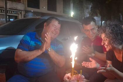 Emerenciano Sena, César Sena y Marcela Acuña, en una foto de principios de 2023