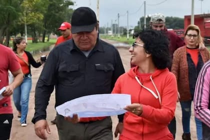 Emerenciano Sena y Marcela Acuña, en la campaña electoral del año pasado