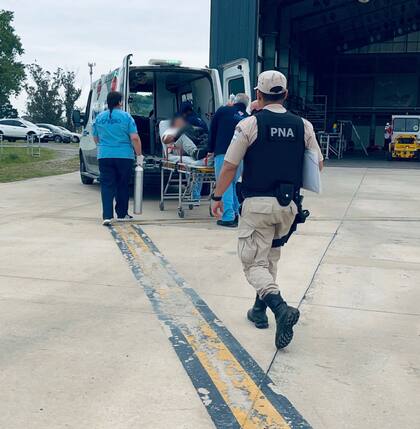 Emergencia en alta mar: la maniobra de Prefectura para evacuar de urgencia al tripulante de una embarcación con problemas cardíacos