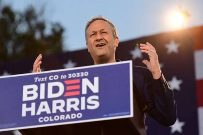 Emhoff elevó su perfil público durante la campaña electoral de su esposa, llegando incluso a dar discursos en representación del binomio Biden-Harris