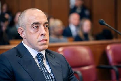 Emil Bove, del Departamento de Justicia, pidió archivar el caso el 14 de febrero, bajo el argumento de que obstaculizaba la cooperación de Adams con las deportaciones de indocumentados