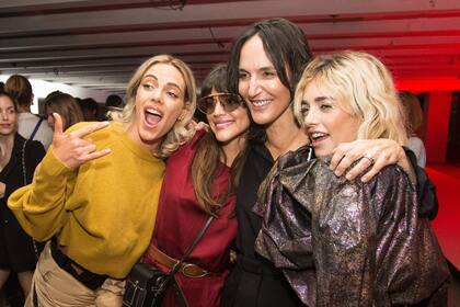 Emilia Attias, Calu Rivero y Belén Chavanne se acercaron a saludar a Paula Neira