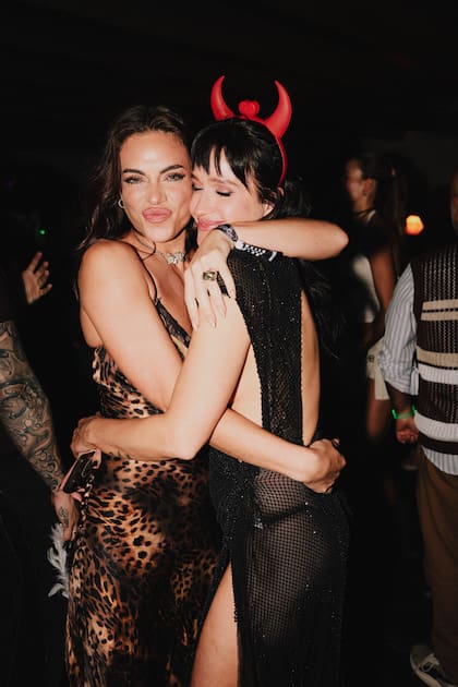 Emilia Attias junto a la cumpleañera