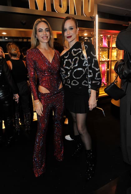 Emilia Attias y Brenda Gandini se encontraron en la inauguración y se tomaron unos minutos para conversar y ponerse al día