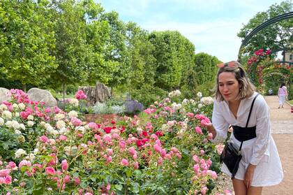 Emilia en el Jardín de Luxemburgo, París, Francia.