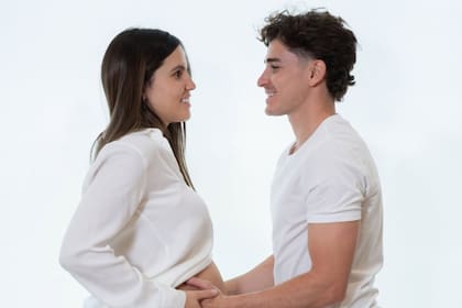 Emilia Ferrero compartió tiernas fotos junto a Julián Álvarez y su bebé Amadeo