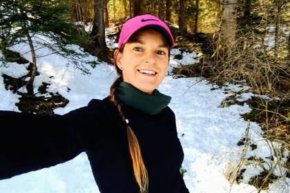 Emilia Juliano es de Necochea, pero está en un pueblo del norte de Italia donde correrá una maratón en el patio de su casa