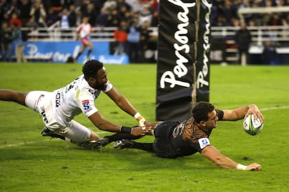 Emiliano Boffelli, imparable como Jaguares: acá apoya uno de sus dos tries