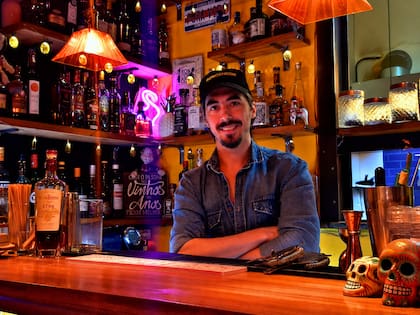 Emiliano Bruno, bartender y dueño de Ronconcon