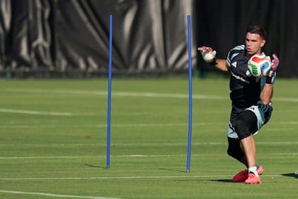 Emiliano "Dibu" Martínez, durante el entrenamiento del jueves en Kansas City