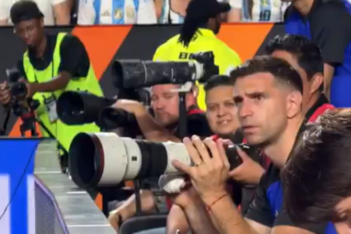 Emiliano "Dibu" Martínez participó como fotógrafo del partido que disputó la selección argentina frente a Honduras