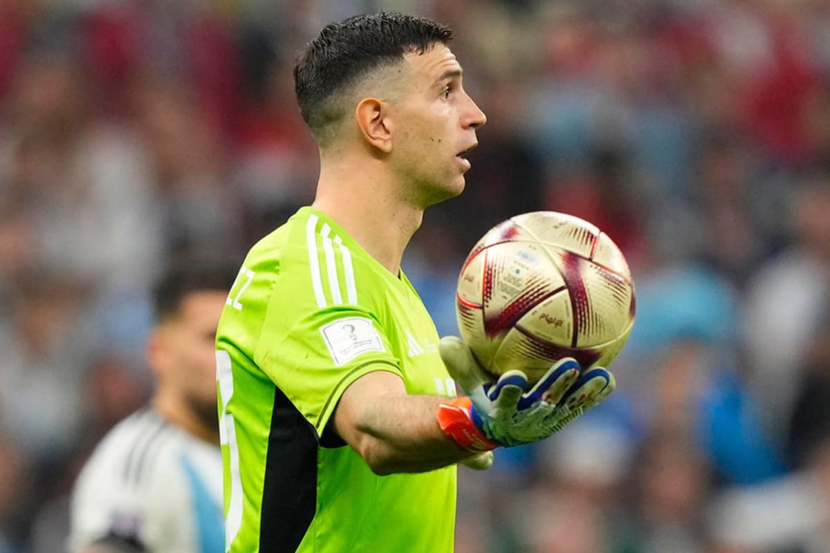 Emiliano "Dibu" Martínez reaccionó de manera irónica ante la nueva regla de los penales