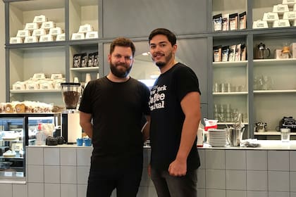Emiliano Escudero e Ignacio Oporto fundadores de Usina Cafetera consiguieron vender cuatro franquicias durante la pandemia y maximizaron los recursos del negocio
