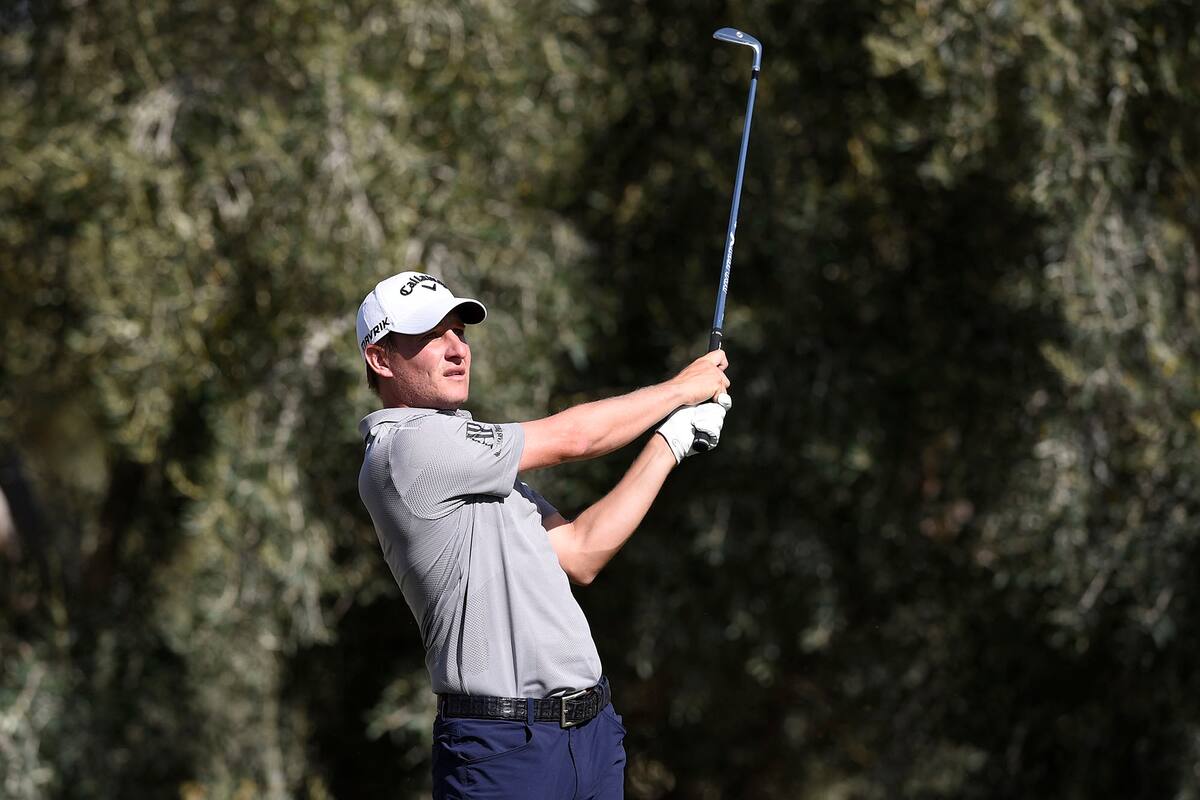 Emiliano Grillo aterriza en el hoyo 14 durante la primera ronda del torneo Abierto de golf de los Hospitales Shriners para Niños en TPC Summerlin