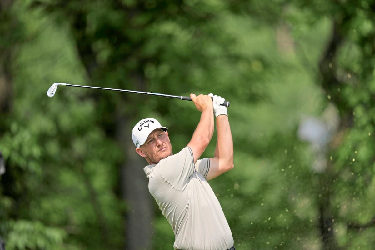 Emiliano Grillo sale desde el tee del hoyo 13; el chaqueño redondeó una buena primera jornada en el complejo campo del Oakmont Country Club
