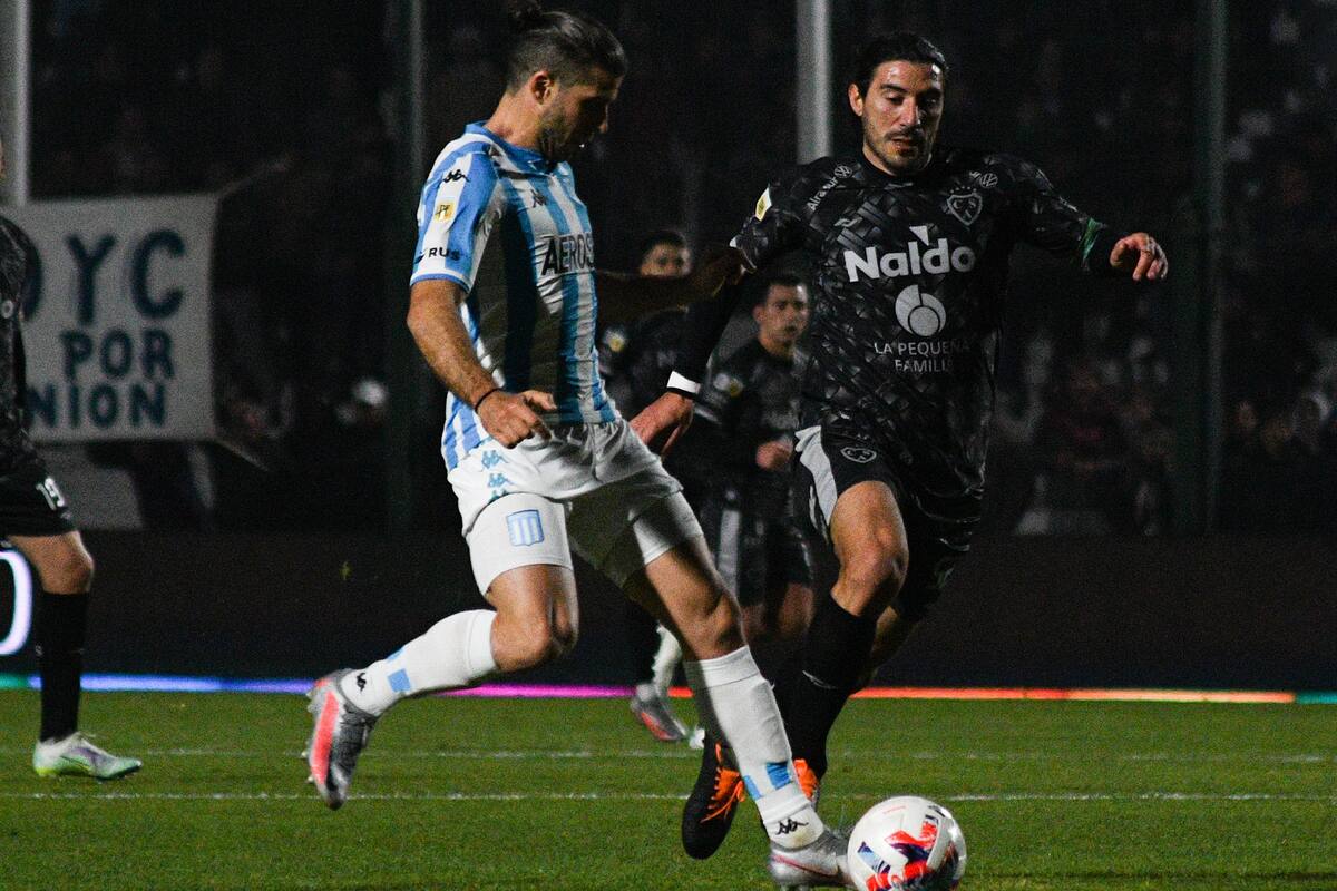 Emiliano Insúa ante Emiliano Méndez; Sarmiento y Racing empataron 1-1 en Junín, por la 6° fecha del torneo de la Liga Profesional