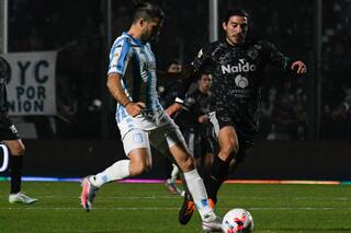 Con siete al ataque: la fórmula ultraofensiva de Gago que no le alcanzó a Racing para ganar en Junín