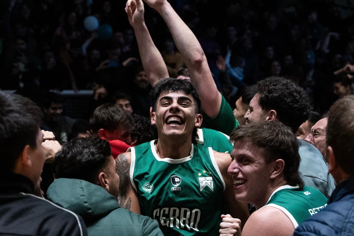 Emiliano Lezcano anotó un triple agónico en el tercer partido de cuartos de final entre Ferro y Boca