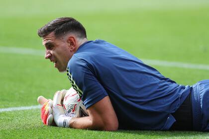 Emiliano Martínez dejaría Arsenal para jugar en Aston Villa