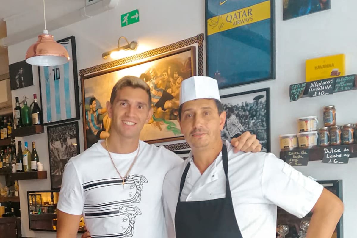 Emiliano Martínez, el arquero "héroe" de la Selección Argentina con Cocco.