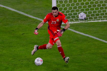 Emiliano Martínez, en Aston Villa, uno de los 7 futbolistas argentinos que formarán parte de la Premier League 2021/22