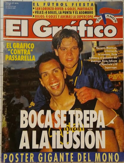 Emiliano Romay en la tapa de El Gráfico junto a Carlos Fernando Navarro Montoya, el día que le hizo dos goles a Talleres, en octubre de 1994