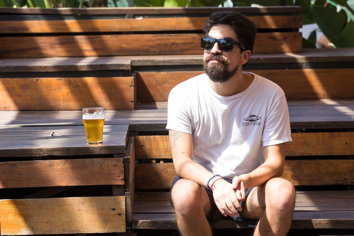 Emiliano Sansibieri disfrutando de sus vacaciones en el Parque Rosedal de Palermo