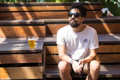 Emiliano Sansibieri disfrutando de sus vacaciones en el Parque Rosedal de Palermo