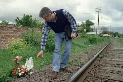 Elías Blanco, padre de Emilio, en el lugar donde fue arrojado el cuerpo de su hijo en 1997