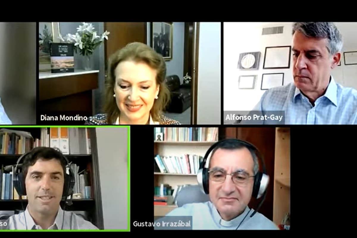Emilio Basavilbaso, Gustavo Irrazábal, Diana Mondino y Alfonso Prat Gay en el evento "Desarrollo Económico Inclusivo" de La Asociación Cristiana de Dirigentes de Empresa (ACDE)