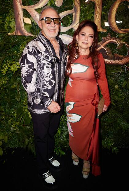 Emilio y Gloria Estefan, juntos en la fiesta de lanzamiento del último álbum de la cantante, Raíces, que se llevó a cabo en Paradise Plaza en el Distrito de Diseño de Miami