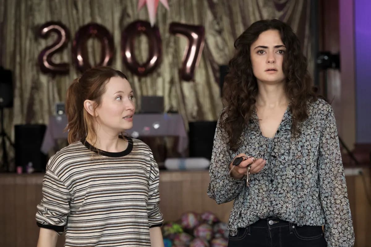 Emily Browning y Megan Smart comandan esta pequeña joya de la comedia australiana