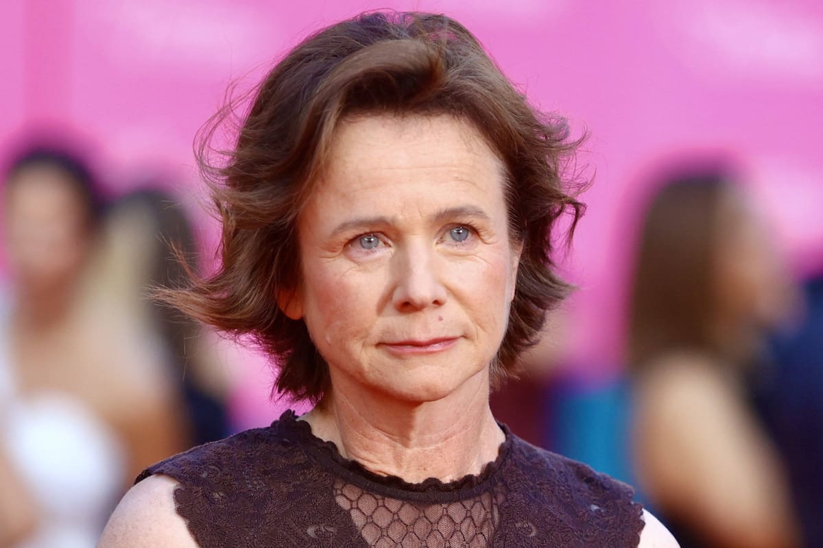 Emily Watson creció “en una especie de secta religiosa muy estricta” y contó cómo logró salir