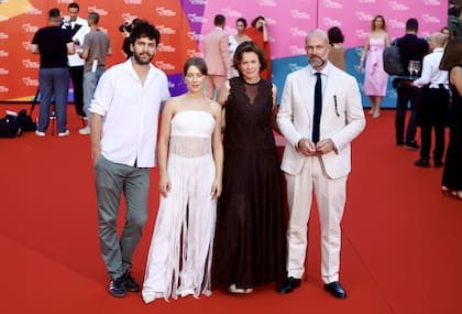 Emily Watson y el elenco de Fatherland, de Paweł Pawlikowski, en el festival de Sarajevo