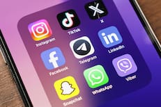 Emiratos Árabes Unidos prohíbe las redes sociales a menores de 15 años en su territorio
