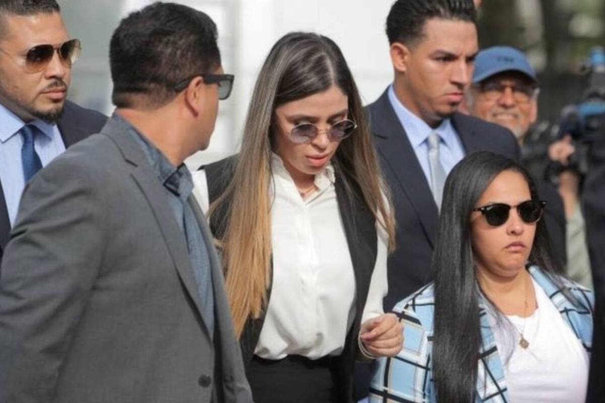 Emma Coronel, al asistir a la corte de Nueva York en donde se juzgó a su esposo, Joaquín "El Chapo" Guzmán