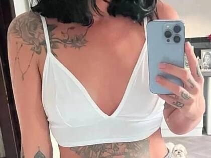 Emma Prince aseguró que no era bienvenida dentro de la pizzería con este top puesto