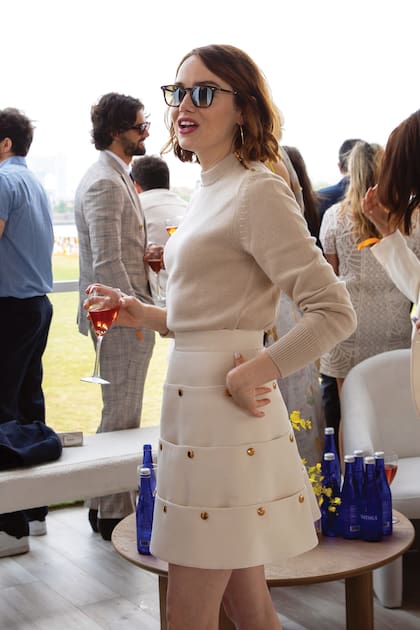 Emma Stone con un total look de Chanel.