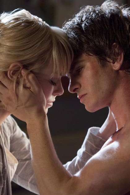 Emma Stone y Andrew Garfield en El sorprendente Hombre Araña  (2012), producción en la que se conocieron y en donde empezaron su historia de amor